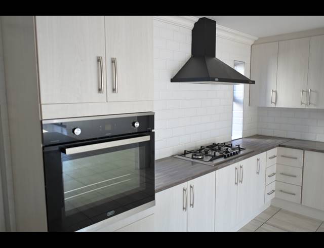 3 BEDROOM HOUSE FOR SALE IN HARTENBOS CENTRAL